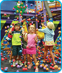 いろいろな遊び道具で思いっきり遊べる楽しいパーティーを。  Fun World Playcentre